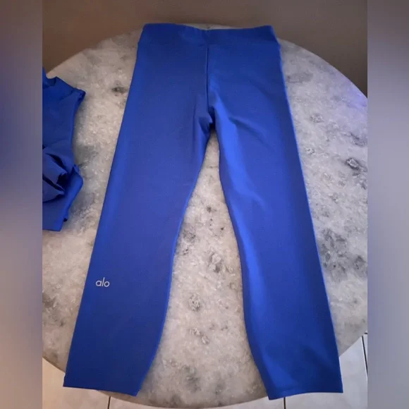 Alo Yoga Airlift Set - Picture 12 of 15